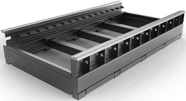 IRONMAC D-EP  Конструкция стола и портала  Цельносварная станина изготавливаются из толстостенных труб толщиной от 8 до 10 мм, усиленных в местах сопряжений и крепления направляющих  После сварки детали станка подвергаются отжигу для снятия остато...