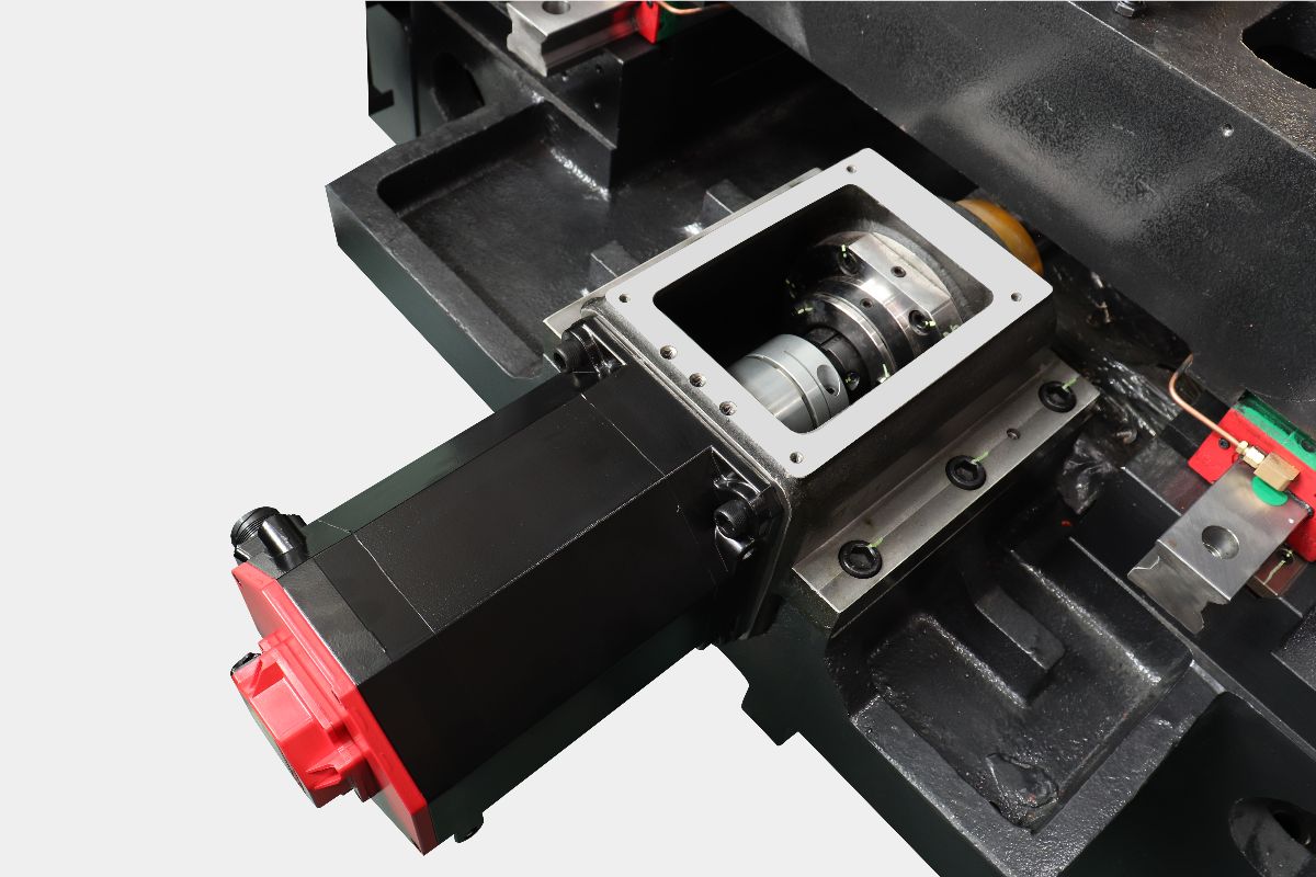 SPITZEN HMT-630  Основные двигатели FANUC  В базовой комплектации на станках HMT применяются шпиндельные моторы FANUC , обеспечивающий высокую мощность, крутящий момент и отличную производительность Характеризуются быстрым ускорением, плавным вращ...