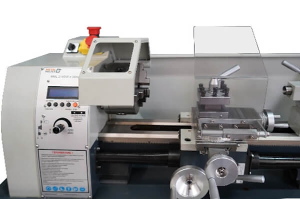 MML 2140VE 38мм Станок оснащен защитным кожухом патрона с концевым выключателем и прозрачным полимерным кожухом резцедержки 