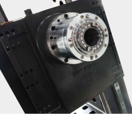 SPITZEN HMT-500  Шпиндель  Шпиндель максимально сбалансирован и обладает высокой статической и динамической жесткостью, с ременным типом привода (стандарт) -BT50 6 000 об/мин  Подшипники шпинделя – NSK Все шпиндели в торце оснащены дополнительными...