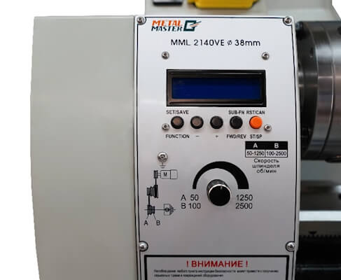 MML 2140VE 38мм Управление электронной гитарой осуществляется с помощью дисплея и механических кнопок  Имеется возможность запрограммировать шаг автоподачи, нарезание метрической или дюймовой резьбы, выбрать направление продольного движения суппор...